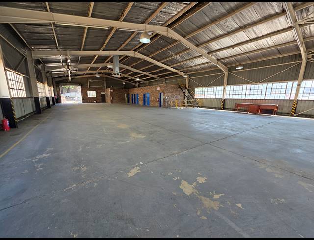 900M² WAREHOUSE FOR SALE IN ROBERTSHAM